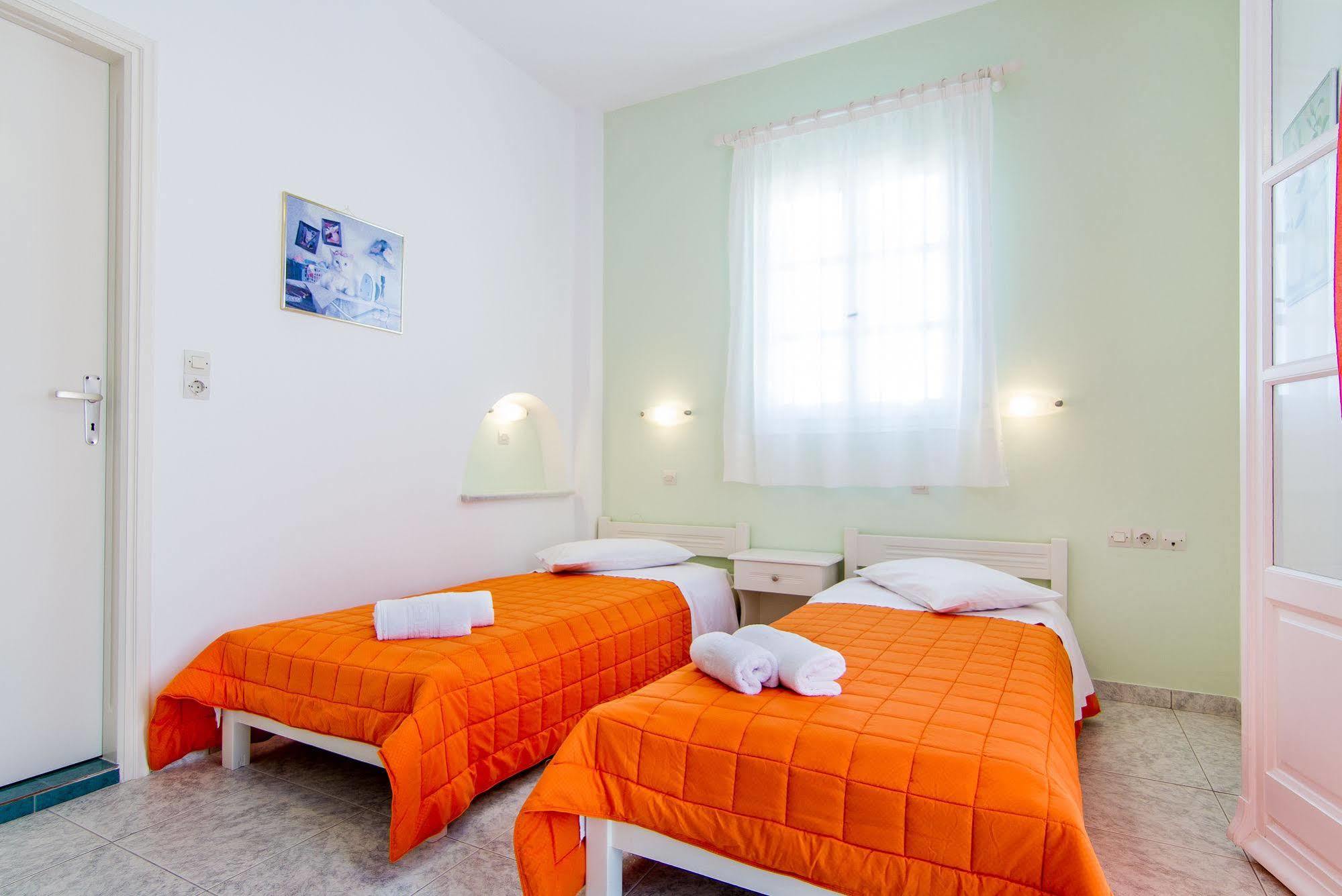 Athena Rooms Chora Exterior foto